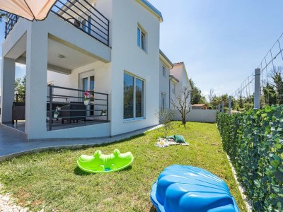 Villa Modernes Rscape mit Pool in Ladrovići - Villa