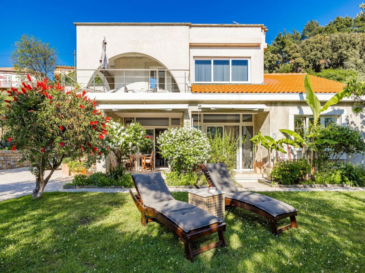 Apartment Apartment with Garden, Banjol