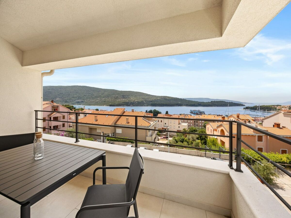 Apartment Enchanting Summer Apartment with Sea View