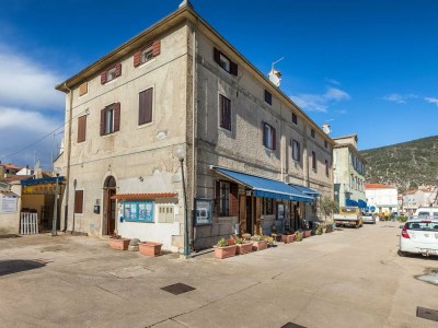 Apartment Apartment in Cres with Sea View and Old Town in Cres Town - Apartment