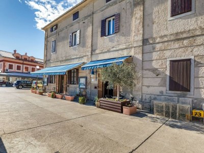 Apartment Apartment in Cres with Sea View and Old Town - Outdoor photo 16