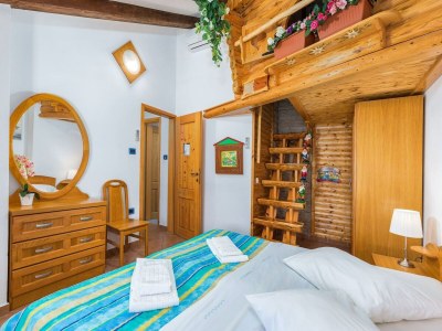 Apartment Apartment in Cres with Sea View and Old Town - Features photo 25