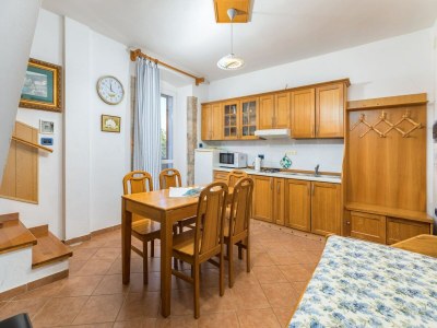 Apartment Apartment in Cres near Old Town & Beach - Features photo 18