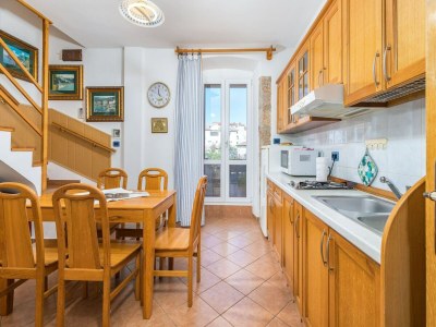 Apartment Apartment in Cres near Old Town & Beach - Features photo 29