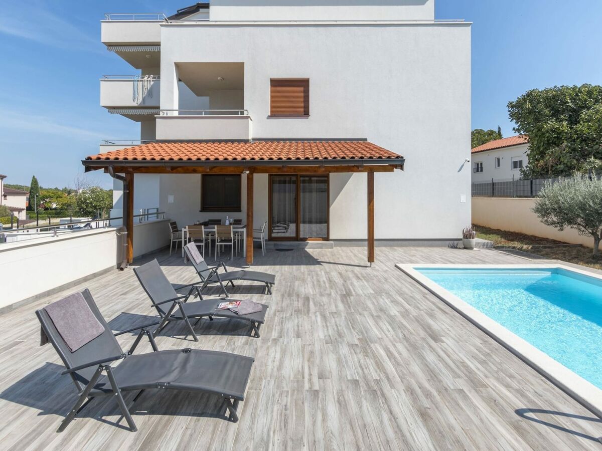 Apartment Apartment in Banjole near Volme Beach