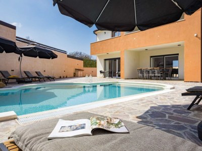 Villa Luxuriöse Villa in Pula mit Pool und Whirlpool - Outdoor photo 20