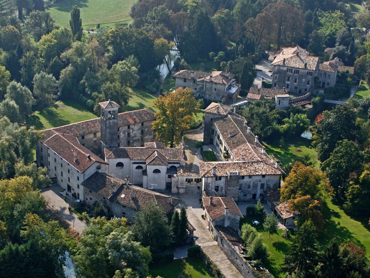 Holiday house "Rambaldo" with garden in castle - Outdoor photo 2