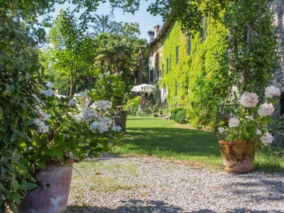 Holiday house "Rambaldo" with garden in castle - Outdoor photo 12