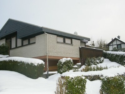 Holiday house Ruhiger Bungalow am Hennesee mit Terrasse - Outdoor photo 2