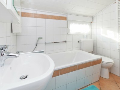 Holiday house Ruhiger Bungalow am Hennesee mit Terrasse - Features photo 13