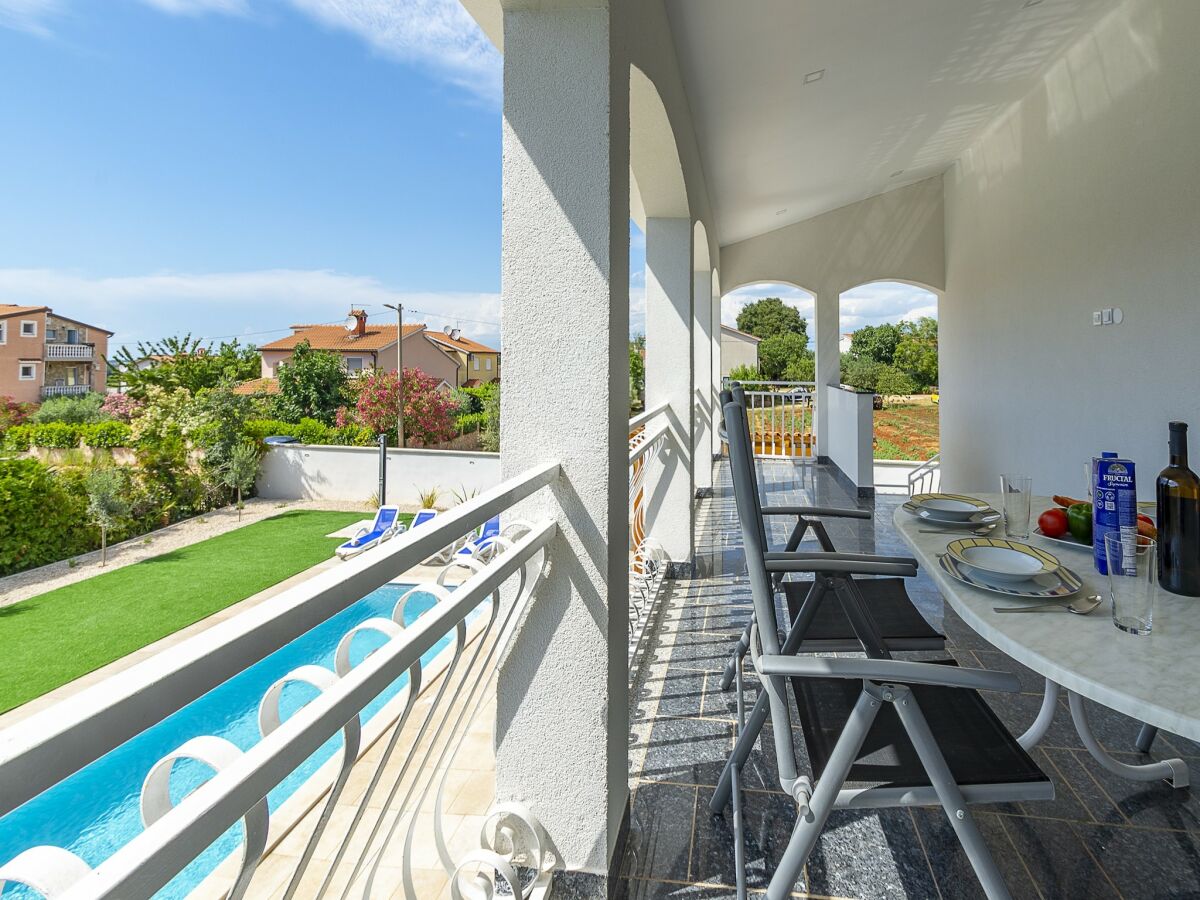Villa Entspannende Villa in der Nähe von Porec mit Pool