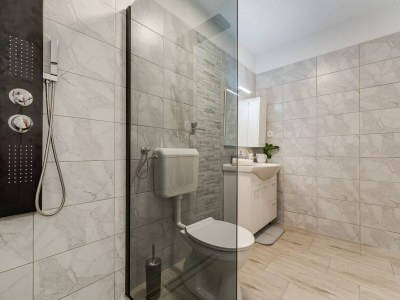 Apartment Tastefully designed apartment in Karlobag - Features photo 11