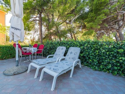 Apartment One-bedroom apartment near beach - Outdoor photo 33