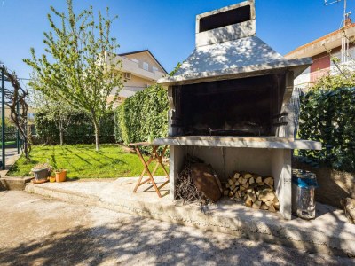 Apartment Spacious apartment in Brodarica with garden - Outdoor photo 28