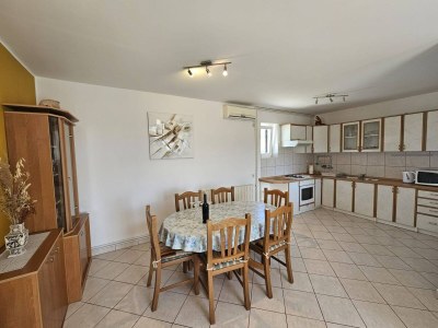 Apartment Three-bedroom apartment in Murter - Features photo 14