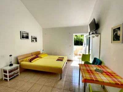 Apartment Üppiges Studio-Apartment am Strand in Dugi Otok - Apartment