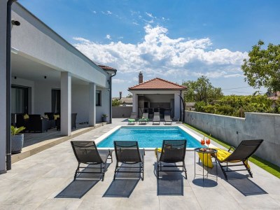 Villa Villa with Private Illuminated Pool - Outdoor photo 4