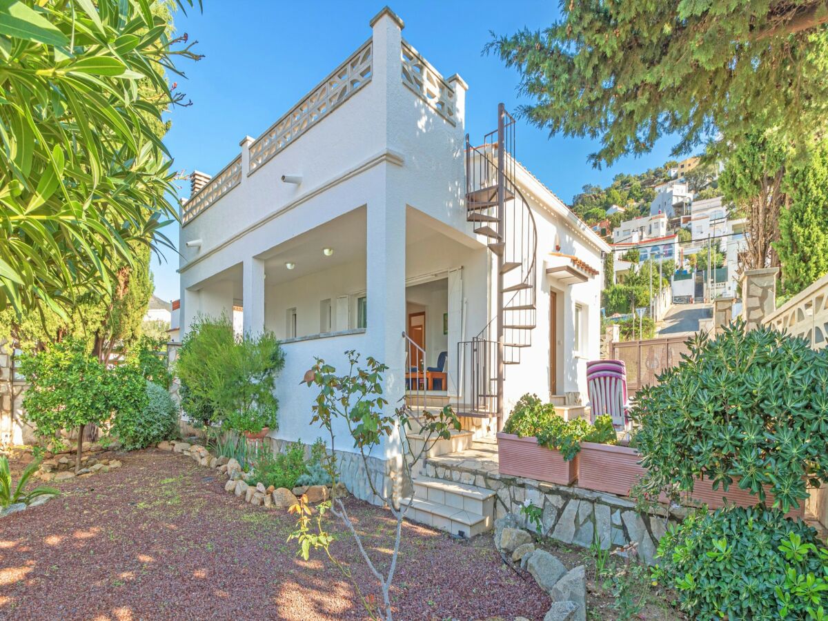 Villa 3 bedroom villa in Roses near the beach