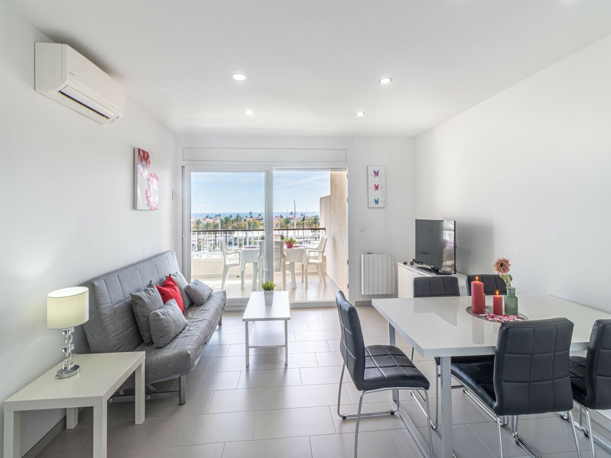 Apartment Apartment in Empuriabrava with Sea Views