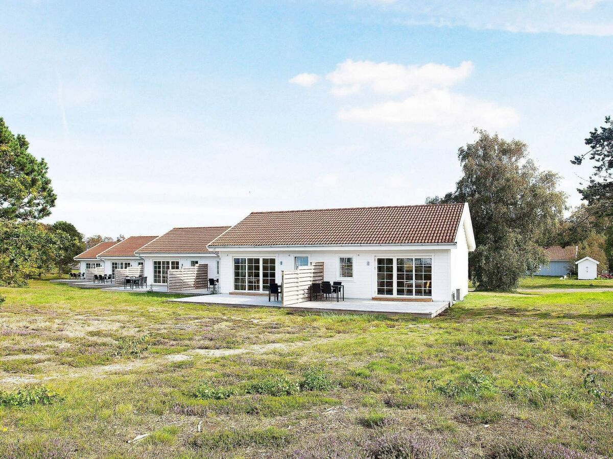 Holiday house Chic Coastal Holiday Home in Læsø - Outdoor photo 4