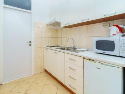 Apartment Lumbarda Resort Apartments - Standard One-Bedroom Apartment  E10 - Features photo 12
