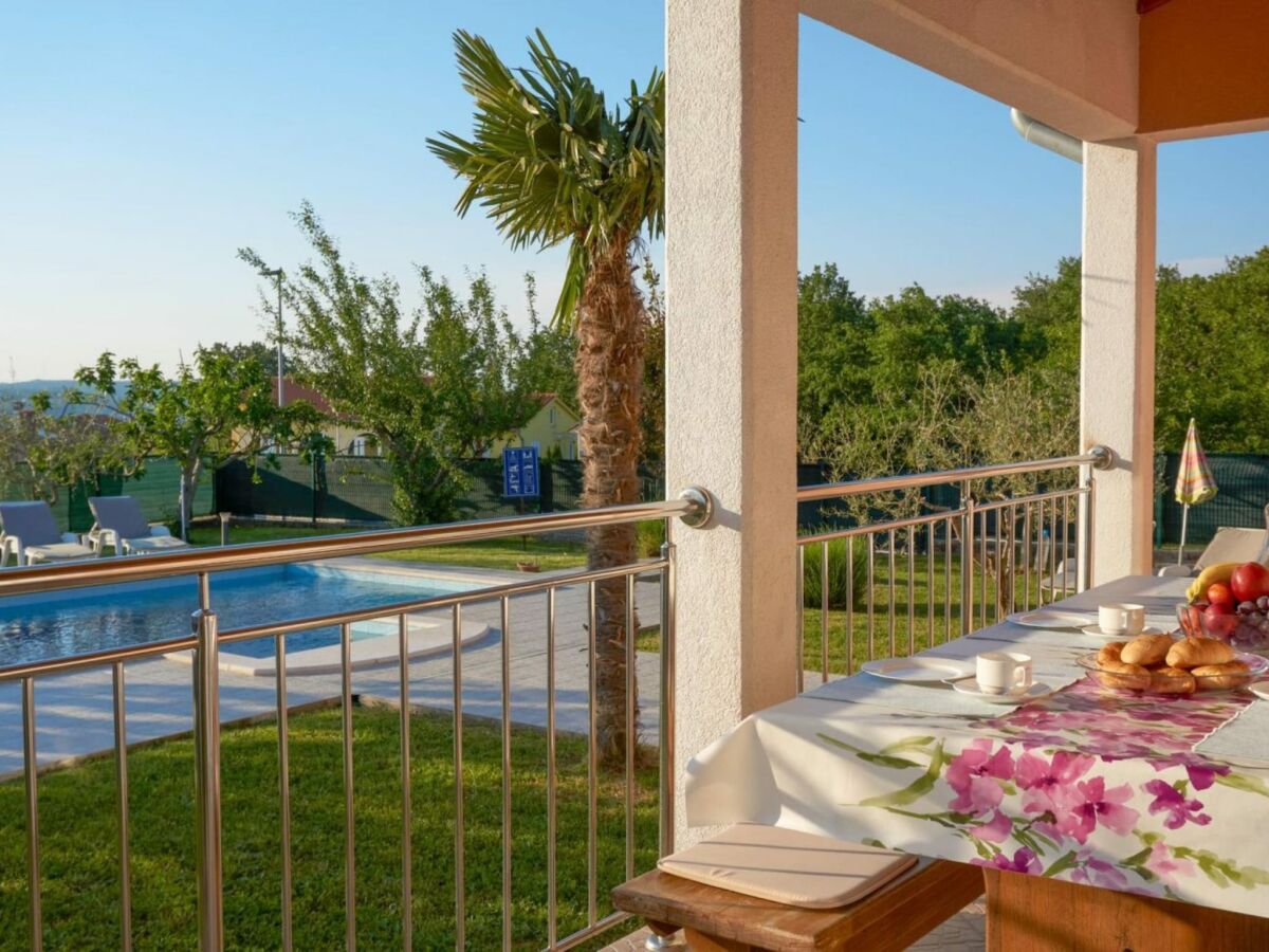 Villa Breg Ivanovci - Three Bedroom Villa with Swimming Pool