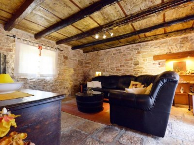 Holiday house Three Bedroom Holiday Home with Private Pool - Features photo 21