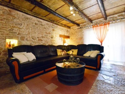 Holiday house Three Bedroom Holiday Home with Private Pool - Features photo 26