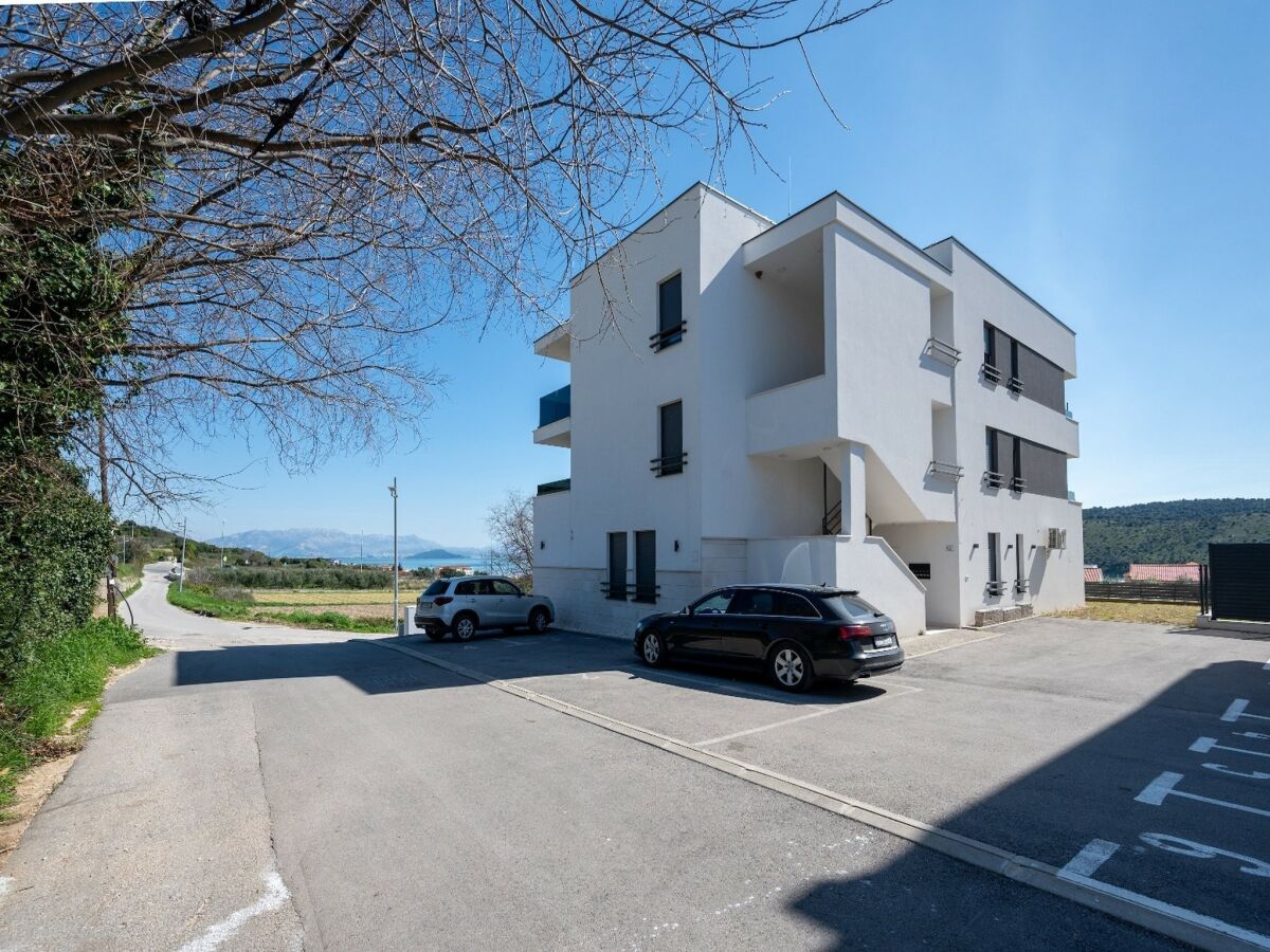 Apartment Apartment Trogir mit Terrasse - Outdoor photo 2