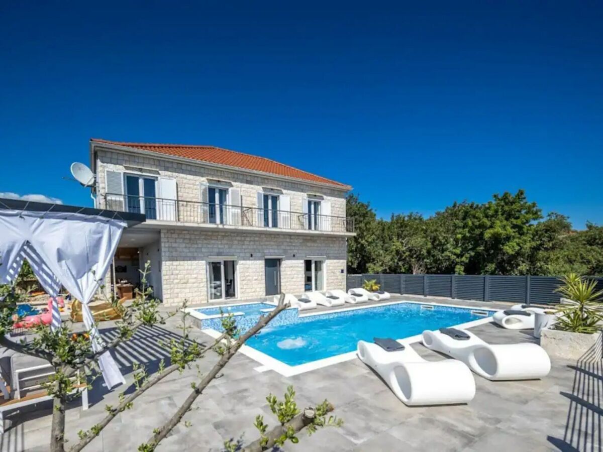 Villa Villa Stipea - Four Bedroom Villa with Swimming Pool