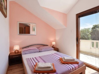 Holiday house Peaceful Island Haven with Pool, BBQ & Games Area - Four Bedroom Holiday Home - Features photo 9