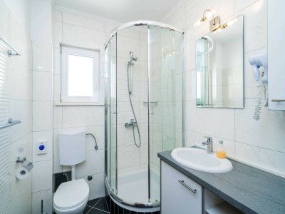 Apartment Villa Samba - Two Bedroom Apartment with Balcony and Sea View - Features photo 30