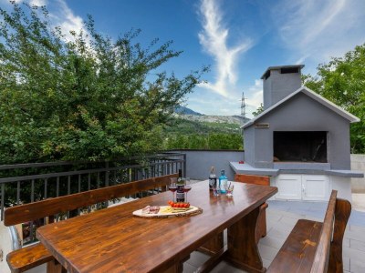 Villa Serene Rural Villa with Pool, Sun Deck, and Children's Play Area - Five Bedroom Villa - Outdoor photo 2