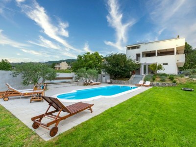 Villa Serene Rural Villa with Pool, Sun Deck, and Children's Play Area - Five Bedroom Villa - Outdoor photo 38
