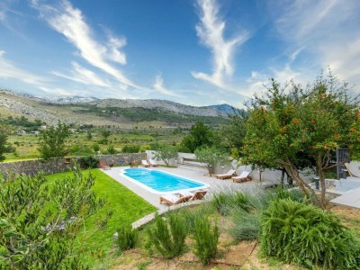 Villa Serene Rural Villa with Pool, Sun Deck, and Children's Play Area - Five Bedroom Villa - Outdoor photo 43