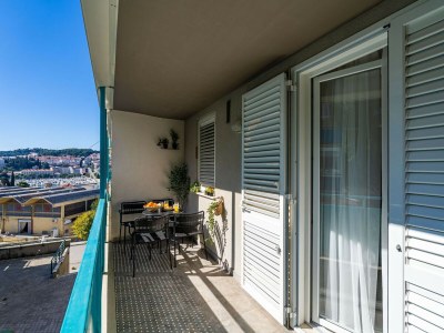 Apartment Modern City Escape - Two Bedroom Apartment with Balcony - Outdoor photo 4