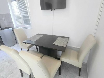 Apartment Apartments Mateo - One Bedroom Apartment - White - Features photo 2
