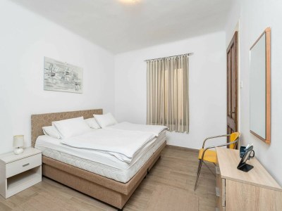 Apartment Apartment Family Tokić - One Bedroom Apartment with Terrace - Features photo 16