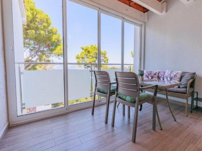 Apartment Lumbarda Resort Apartments - Comfort Two-Bedroom Apartment D8 - Features photo 2