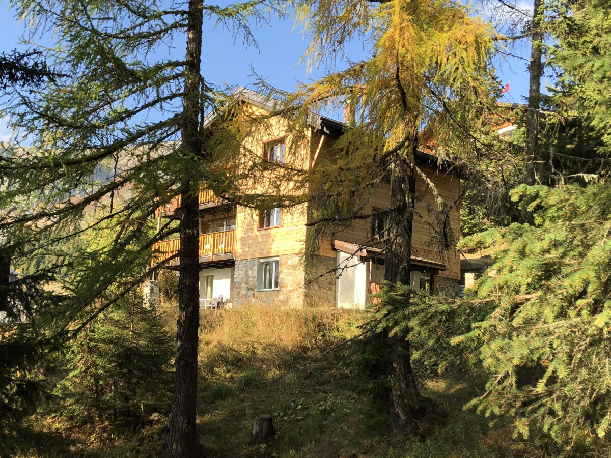 Holiday apartment on the edge of the woods, Chalet Tilly