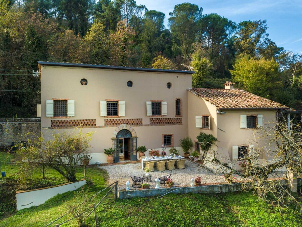 Villa Villa in Tuscany near Lucca and Pisa