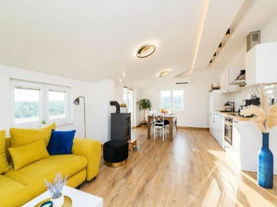 Apartment Apartments Mistral - Three Bedroom Apartment with Balcony and Shared Pool - Features photo 25