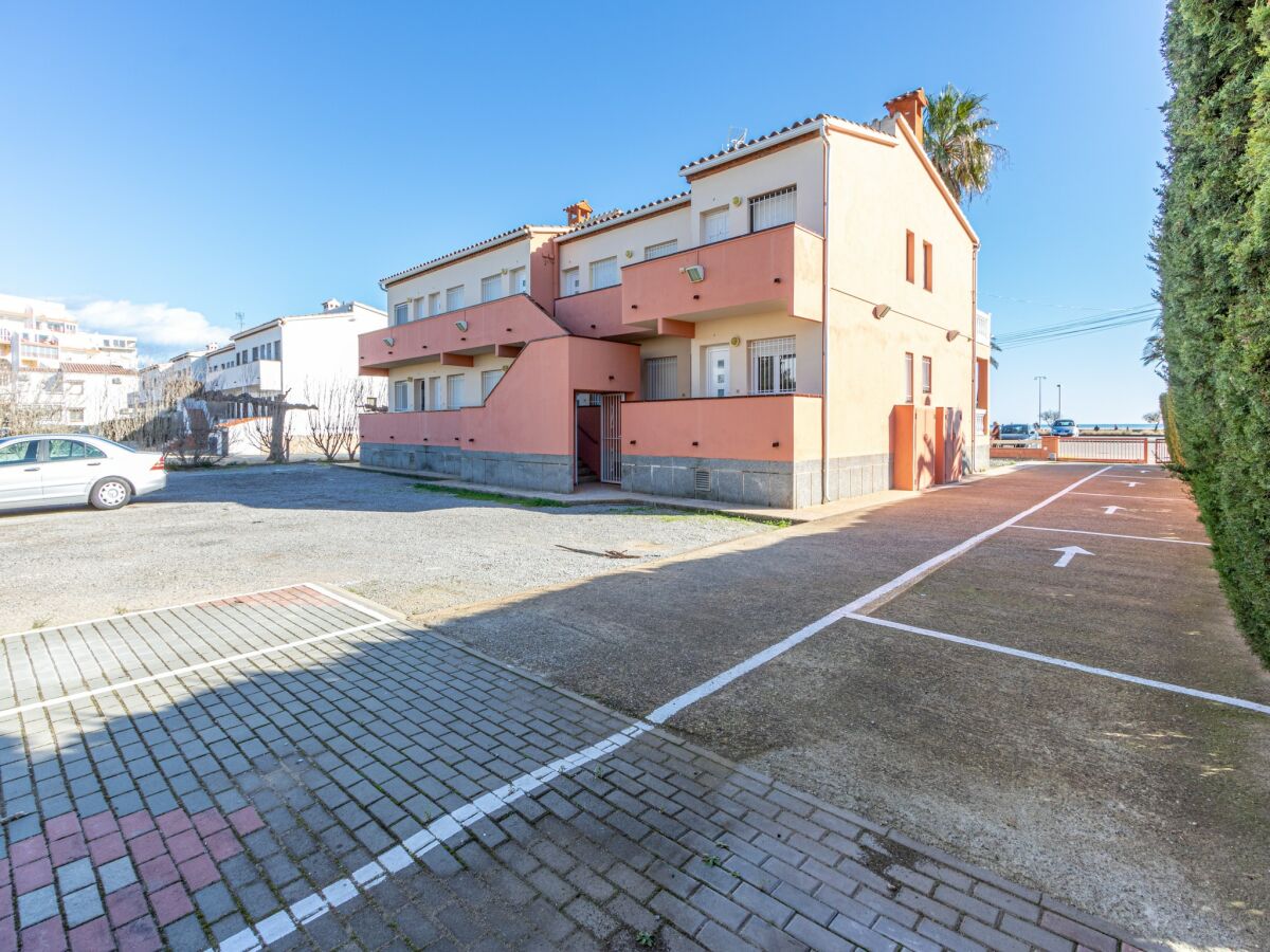 Apartment Apartment in Empuriabrava with Beach Access - Outdoor photo 5