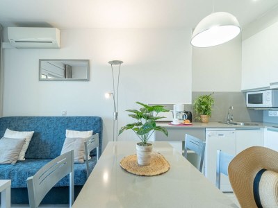 Apartment Apartment in Empuriabrava with Beach Access - Features photo 10