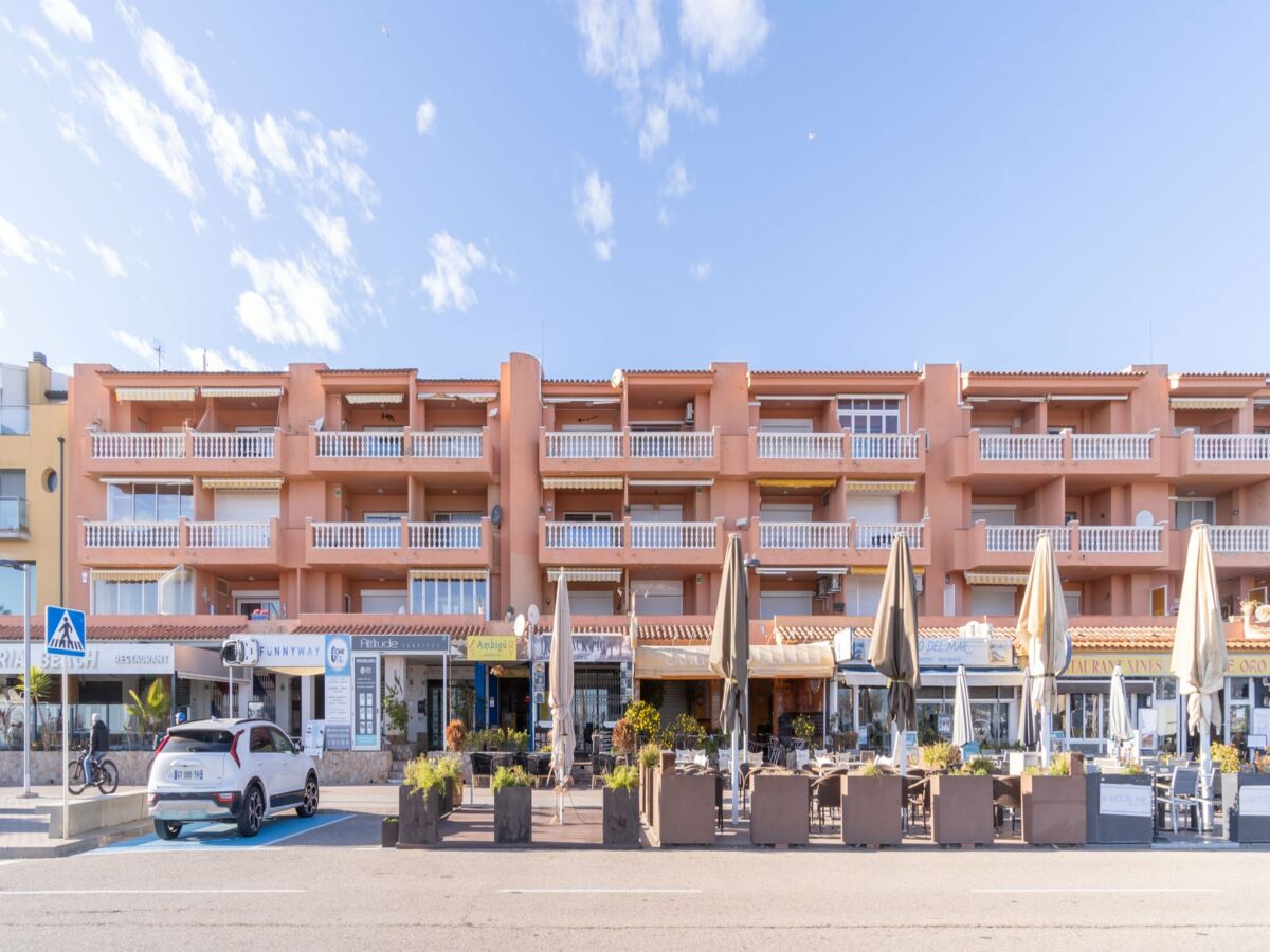 Apartment Beachfront Apartment in Empuriabrava with Pool - Outdoor photo 3