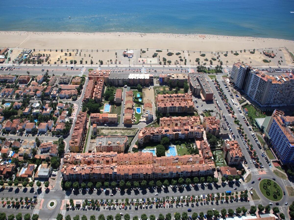 Apartment Beachfront Apartment in Empuriabrava with Pool - Outdoor photo 5
