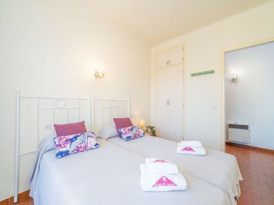 Apartment Beachfront Apartment in Empuriabrava with Pool - Features photo 19