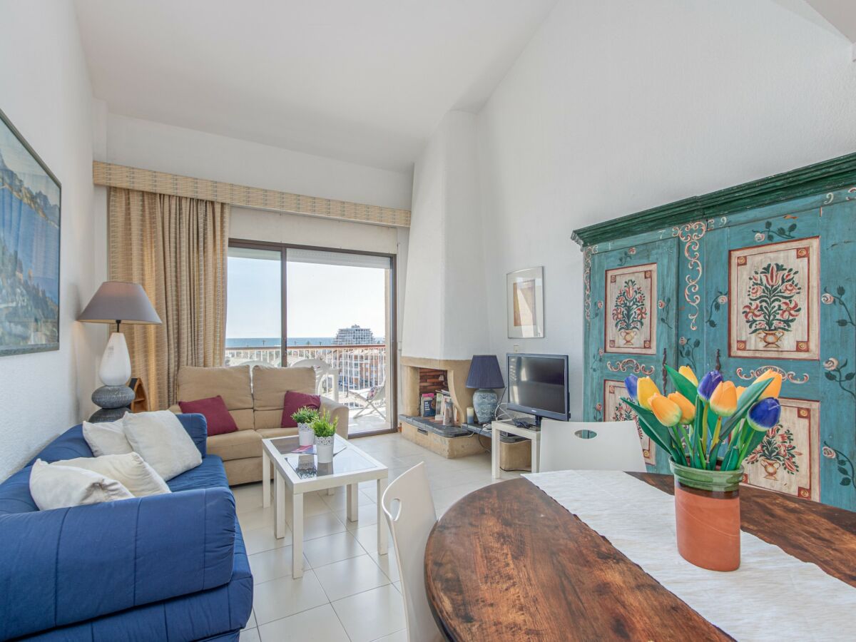 Apartment Apartment in Empuriabrava with Beach Access