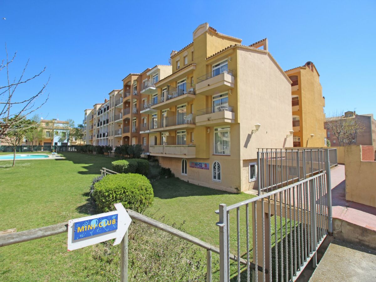 Apartment Apartment in Empuriabrava near Sandy Beach - Outdoor photo 4