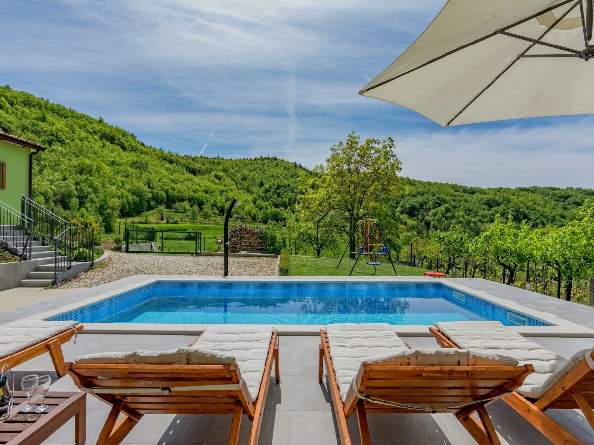Apartment Apartment in Cerovlje near Zarecki Waterfall - Outdoor photo 2